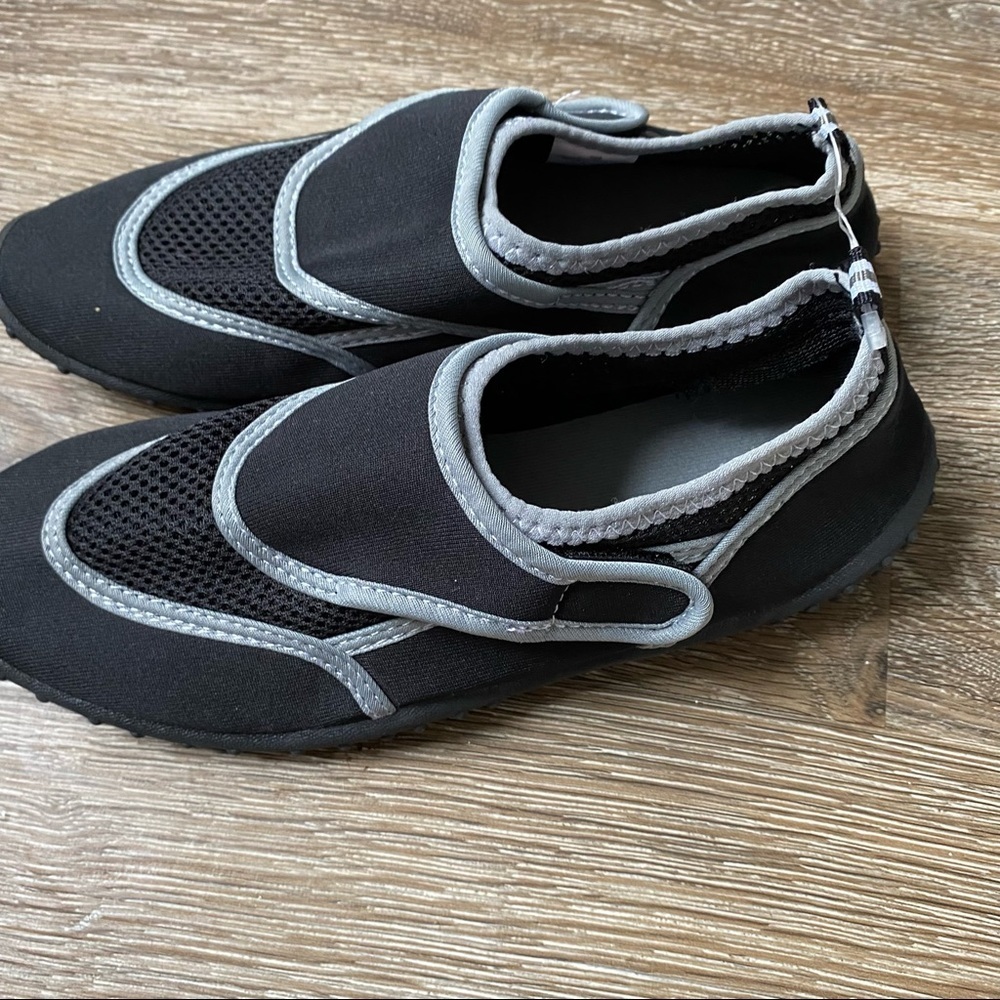 Place Size 2-3 Black-Gray‎ Slip On Shoes